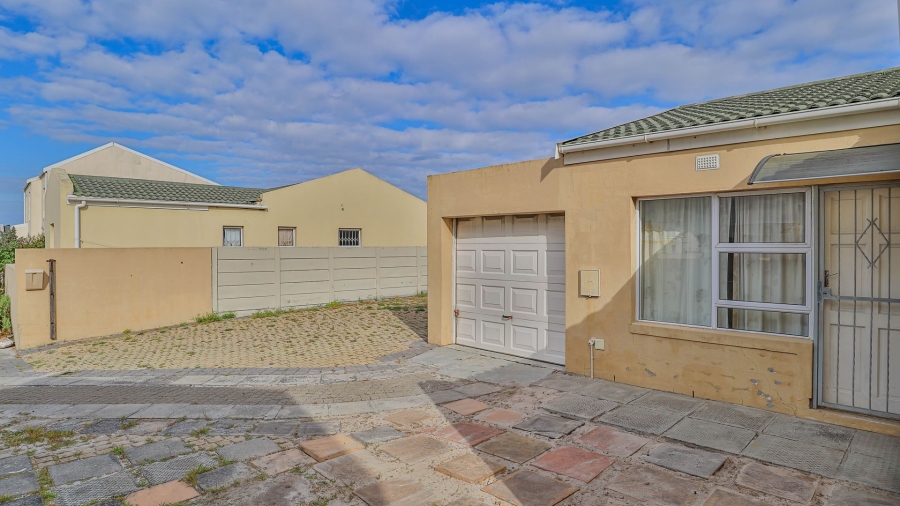 To Let 3 Bedroom Property for Rent in Muizenberg Western Cape